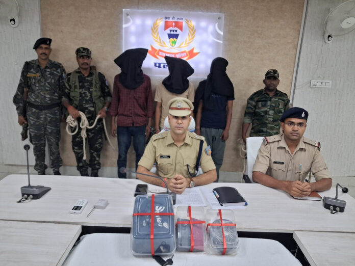 गिरफ्तार तस्कर एसपी कपिल चौधरी