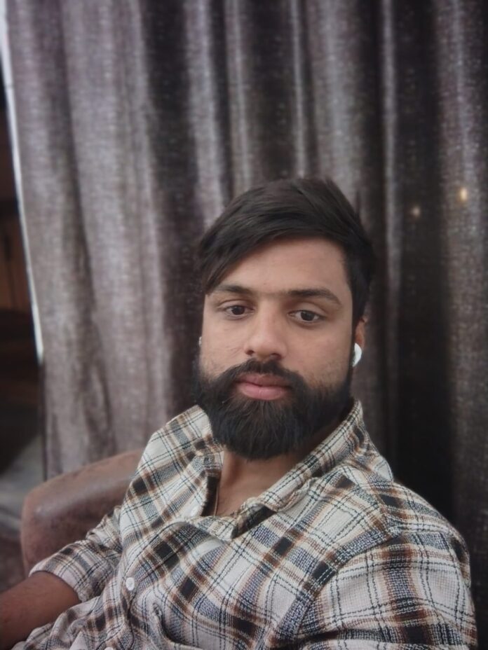 शिवम यादव की फाइल फोटो शानदार दिख रही है शिवम यादव की फाइल फोटो शानदार दिख रही है