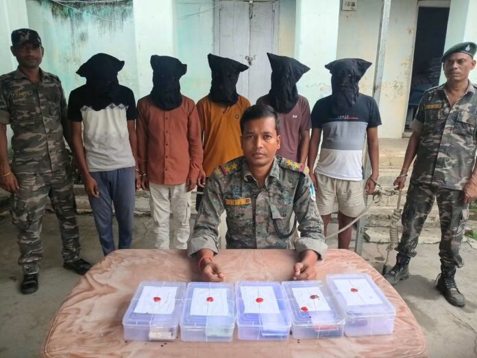 देवघर पुलिस कार्रवाई साइबर अपराधियों पर