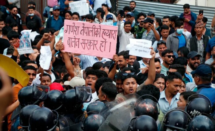 काठमांडू में प्रदर्शनकारी