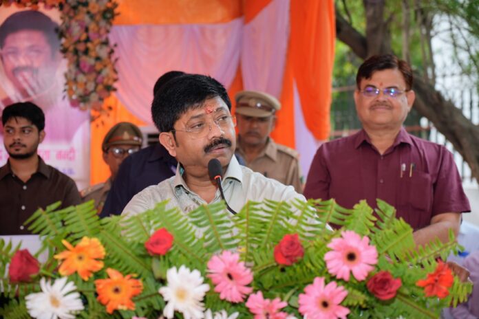 मंत्री नंदी का छाया चित्र