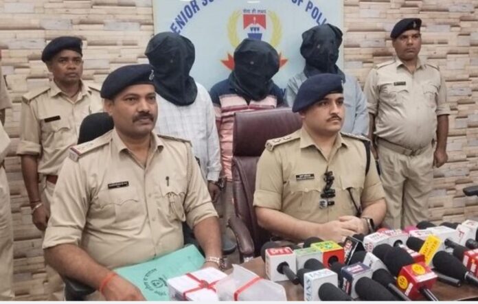 ग्रामीण एसपी शुभम खंडेलवाल गिरफ्तार आरोपी ग्रामीण एसपी शुभम खंडेलवाल गिरफ्तार आरोपी