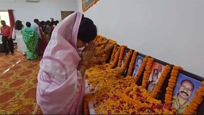 नक्सली हमले में शहीद एसपी चाैबे नक्सली हमले में शहीद एसपी चाैबे