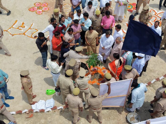 पौधारोपण कार्यक्रम में विधायक