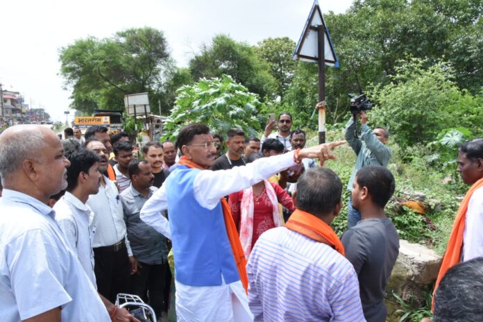 रक्षा मंत्री निरीक्षण की तस्वीर