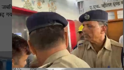 आगरा कैंट स्टेशन विवाद आगरा कैंट स्टेशन विवाद