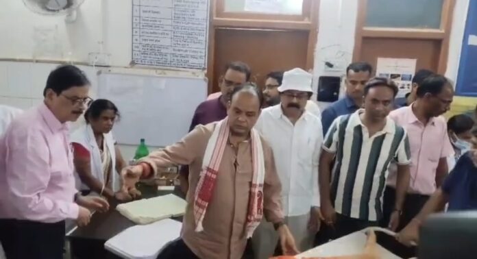देवघर सदर अस्पताल निरीक्षण का फोटो देवघर सदर अस्पताल निरीक्षण का फोटो