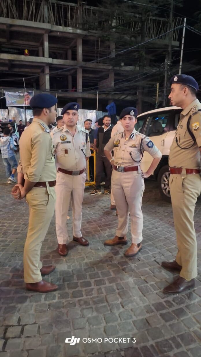 पुलिस अधिकारी वीडियो वायरल हुआ पुलिस अधिकारी वीडियो वायरल हुआ