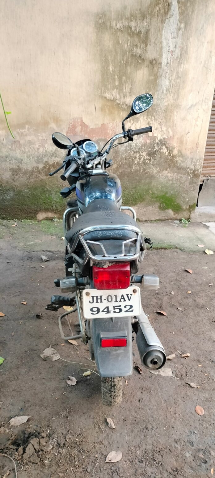 बरामद बाइक की तस्वीर