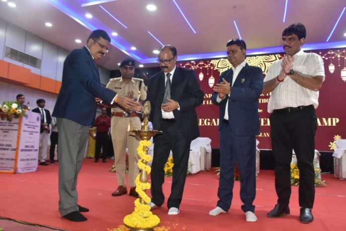 न्यायाधीश सीएमडी कार्यक्रम शुरुआत मंच पर दीप