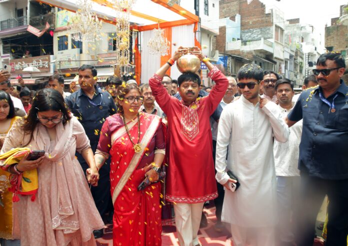 नंद गोपाल गुप्ता नंदी का छाया चित्र देखें
