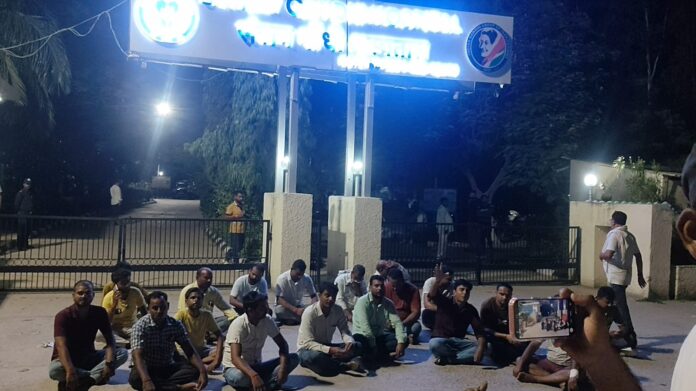 अस्पताल धरना परिजन देर रात
