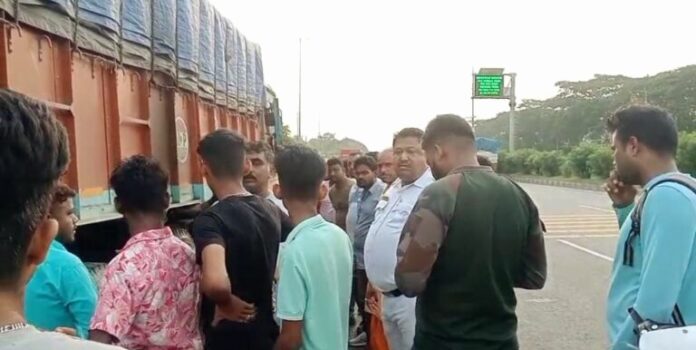 पुलिस अधिकारी ने मौके पर पहुंचकर जांच की