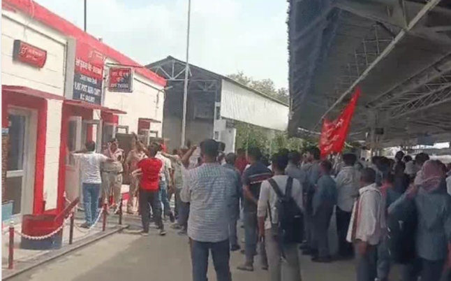 आरपीएफ द्वारा स्टेशन मास्टर की पिटाई का मामला आरपीएफ द्वारा स्टेशन मास्टर की पिटाई का मामला
