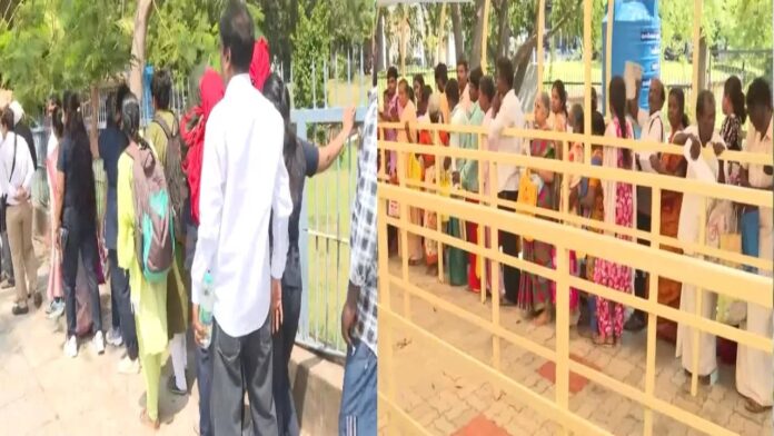 मुख्यालय में उमड़ती भीड़