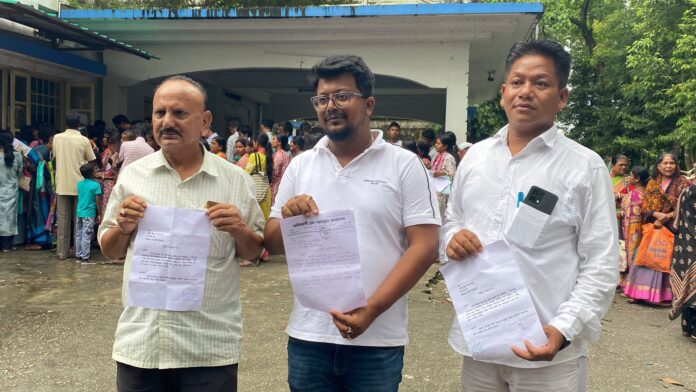 दो ग्राम पंचायतों के प्रधान इस्तीफा देने की तस्वीर