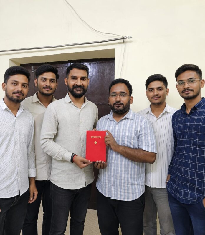 लखनऊ विश्विद्यालय के शिक्षकों का सम्मानित होना लखनऊ विश्विद्यालय के शिक्षकों का सम्मानित होना