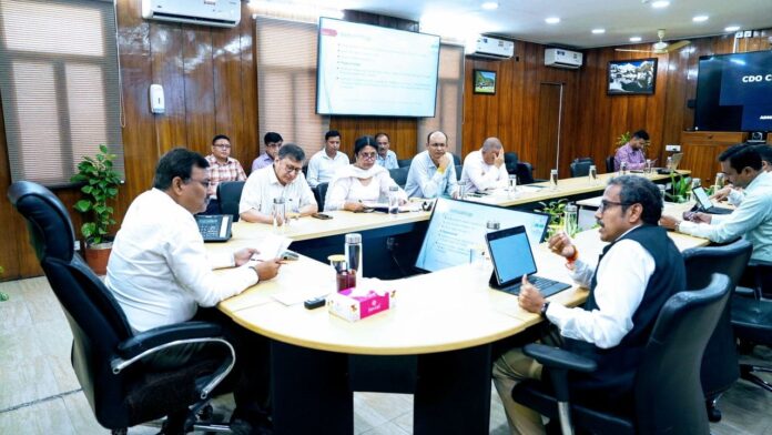 मुख्य सचिव की बैठक में अधिकारी मुख्य सचिव की बैठक में अधिकारी
