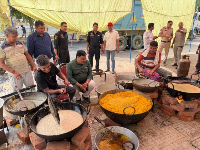 डिप्टी स्पीकर हलवाई के साथ लड्डू