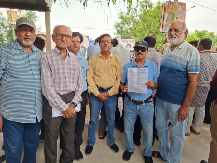पेंशन बढ़ोत्तरी को लेकर रक्षा मंत्री पेंशन बढ़ोत्तरी को लेकर रक्षा मंत्री