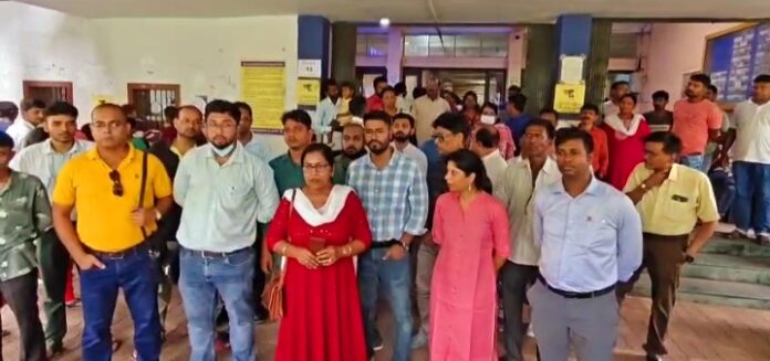 अस्पताल विरोध प्रदर्शन चिकित्सक