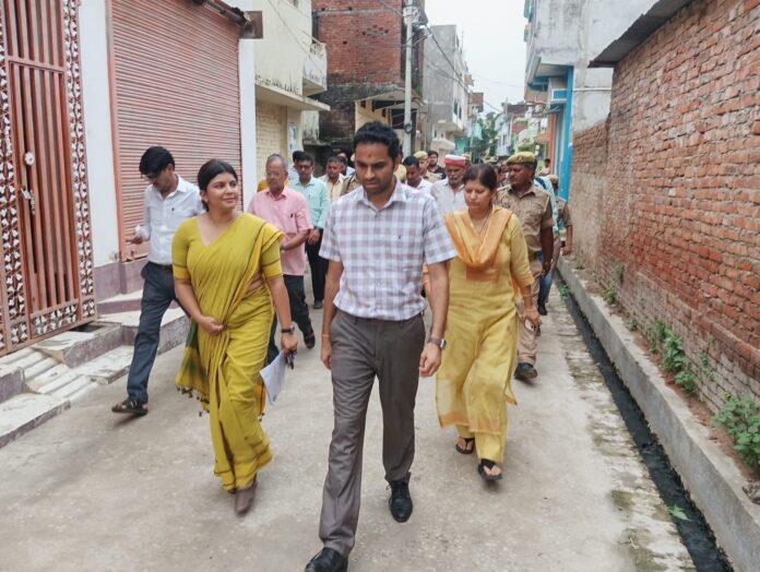 जिलाधिकारी का फोटो और उनकी जिम्मेदारियां