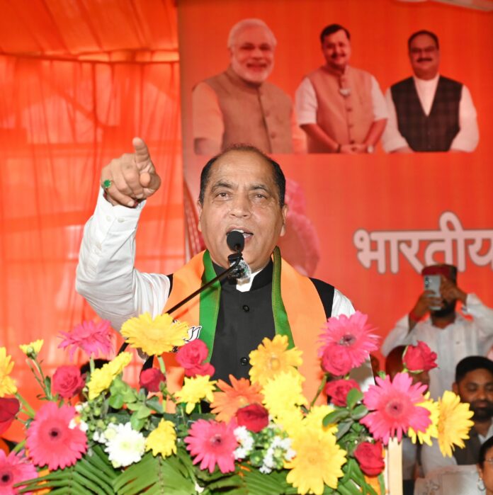 जयराम ठाकुर भाजपा सम्मेलन में संबोधित करते हुए