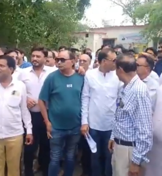 व्यापारी ज्ञापन देने गए व्यापारी गण व्यापारी ज्ञापन देने गए व्यापारी गण
