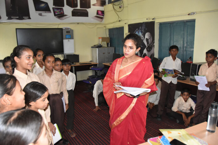 डीसी अपराजित शेरगढ़ स्कूल निरीक्षण