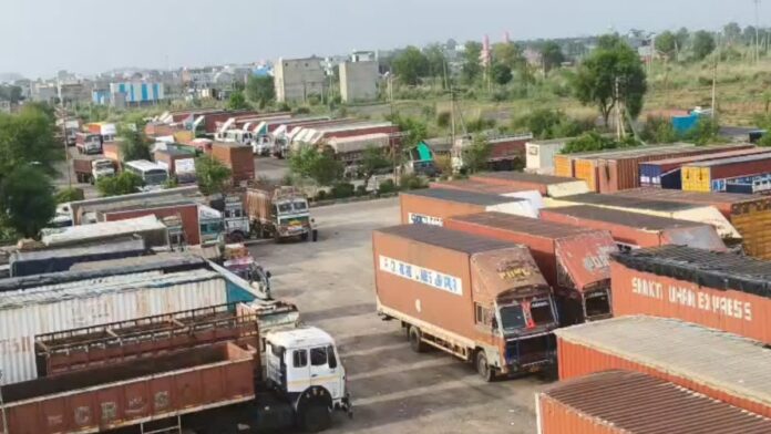 वीएलटीडी ई-चालान विरोध प्रदर्शन वीएलटीडी ई-चालान विरोध प्रदर्शन
