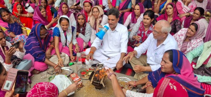 आंगनवाड़ी कर्मचारी दर्जे की मांग आंगनवाड़ी कर्मचारी दर्जे की मांग