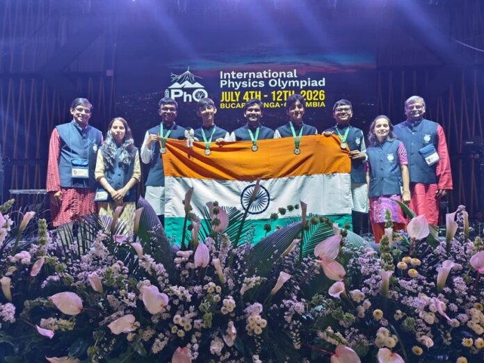 इंदौर के छात्रों ने गोल्ड मेडल जीता 2026