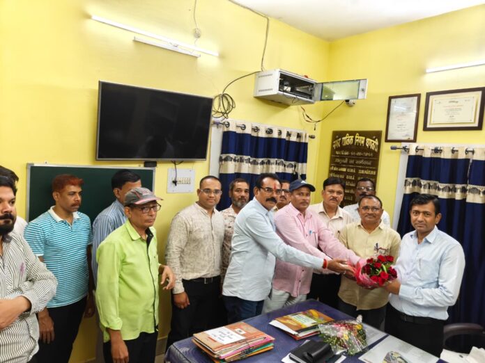 नगर निगम कर्मचारी आयुक्त अरुण कुमार वर्मा से मुलाकात नगर निगम कर्मचारी आयुक्त अरुण कुमार वर्मा से मुलाकात