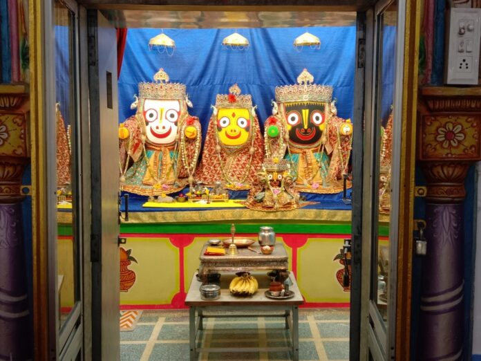 भगवान जगन्नाथ मंदिर मठमंदिर चौक में स्थित