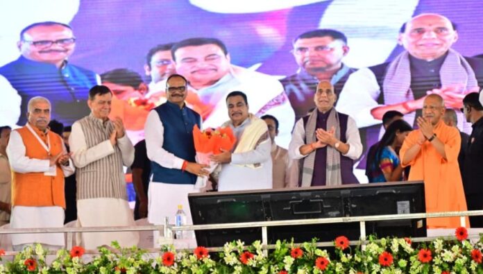 केन्द्रीय मंत्री नितिन गड़करी का स्वागत