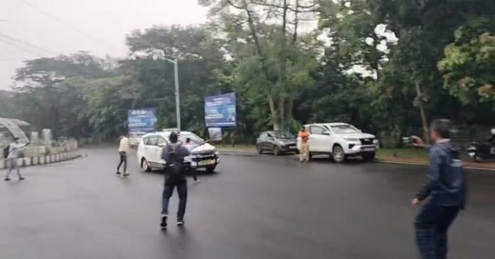 भाजपा कार्यकर्ता दोला सेन को पर्दाफाश करते हुए