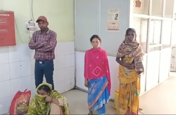 अस्पताल में मृतक के परिजन की प्रतिक्रिया अस्पताल में मृतक के परिजन की प्रतिक्रिया