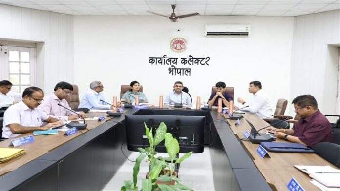 कलेक्टर समीक्षा कार्य प्रगति कलेक्टर समीक्षा कार्य प्रगति
