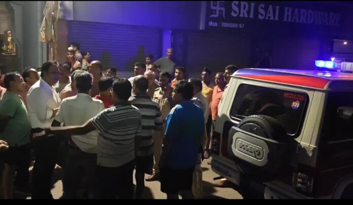 हंगामा करते लोगों का वीडियो