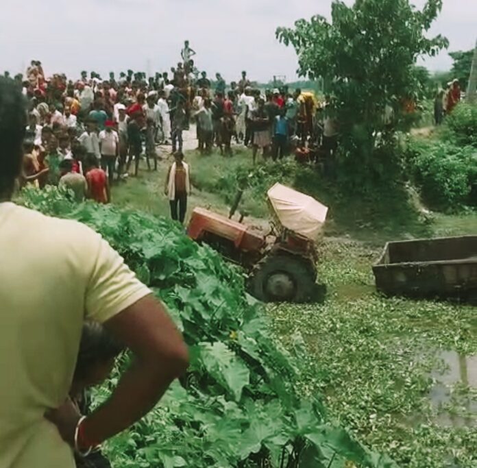 अररिया फोटो मौके पर भीड़ अररिया फोटो मौके पर भीड़