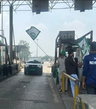 किसान आंदोलन लाडोवाल टोल प्लाज़ा किसान आंदोलन लाडोवाल टोल प्लाज़ा
