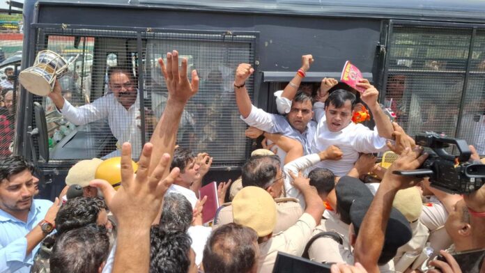 गुरुग्राम भाजपा कार्यालय विरोध प्रदर्शन गुरुग्राम भाजपा कार्यालय विरोध प्रदर्शन