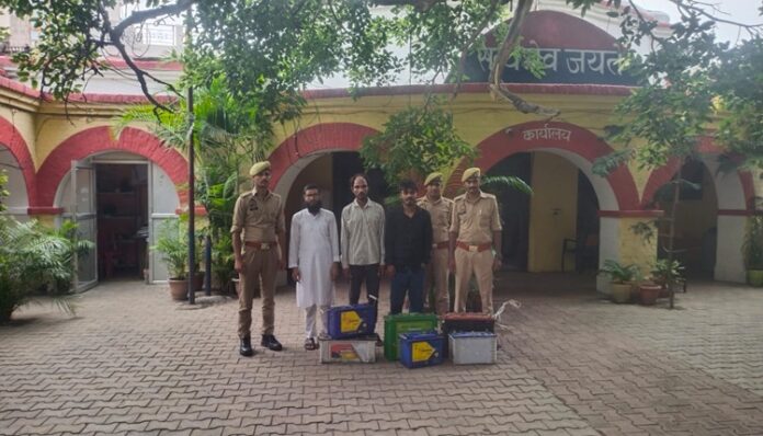 चोरी के मामले में गिरफ्तारी चोरी के मामले में गिरफ्तारी