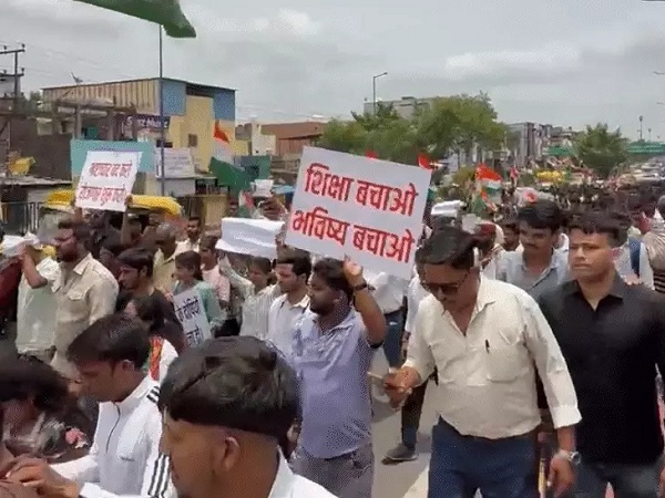 नीट पेपर लीक छात्रों का प्रदर्शन नीट पेपर लीक छात्रों का प्रदर्शन