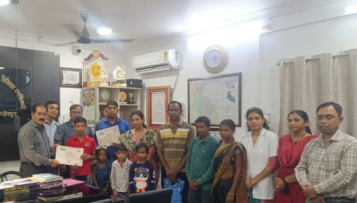 सिविल सर्जन डॉ. साहिर पाल का बच्चों का स्वागत सिविल सर्जन डॉ. साहिर पाल का बच्चों का स्वागत