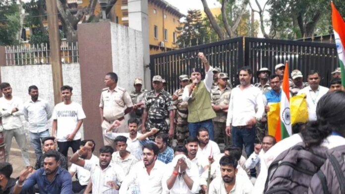 छात्र कार्यालय घेराव विरोध प्रदर्शन छात्र कार्यालय घेराव विरोध प्रदर्शन