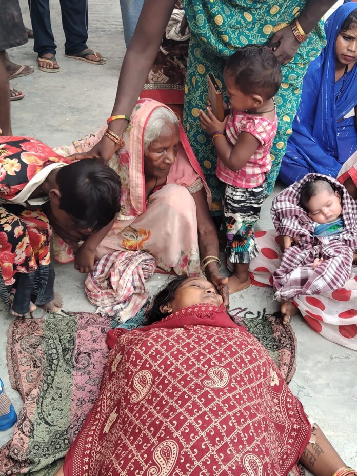 प्रसूता की मौत के बाद परिजन का दर्दनाक हाल