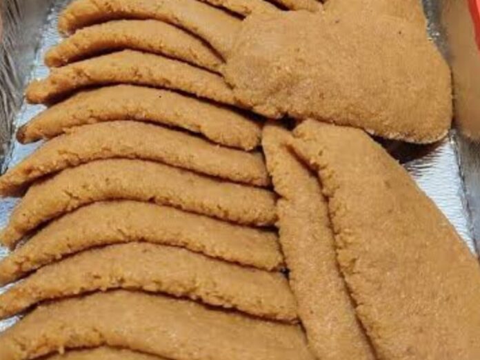 विंध्याचल का लाल पेड़ एक अद्वितीय प्राकृतिक सौंदर्य