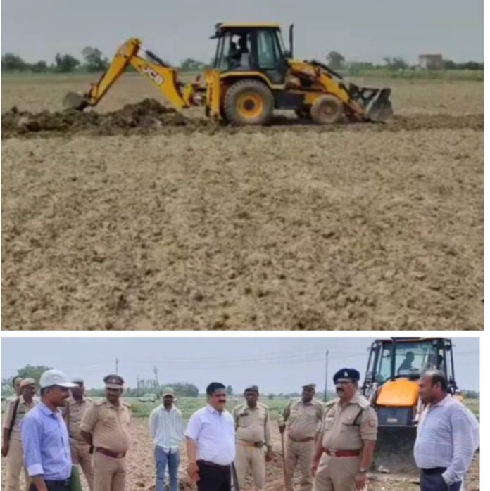 एसडीएम जमीन कब्जे से मुक्ति दिलाने की कार्रवाई करते हुए एसडीएम जमीन कब्जे से मुक्ति दिलाने की कार्रवाई करते हुए