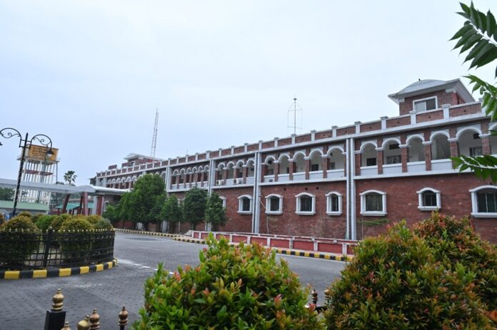 पुनर्विकसित रेलवे स्टेशन का दृश्य